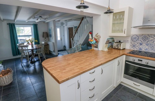 Goodwick Cottage | MIN Y FFORDD, pet friendly, character holiday cottage in Mathry