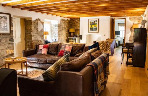 Newport House | Minafon