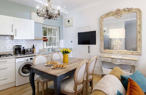Queen's Gate House | Mindblowingly Stylish Kensington Mews House w/Terrace in Heart of it All!