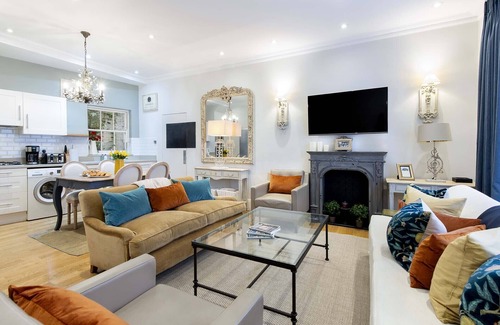 Queen's Gate House | Mindblowingly Stylish Kensington Mews House w/Terrace in Heart of it All!