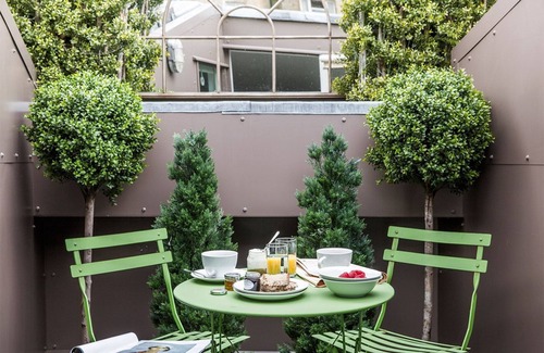 Queen's Gate House | Mindblowingly Stylish Kensington Mews House w/Terrace in Heart of it All!