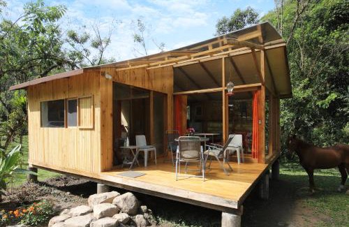 Mindo House | Mindo Eco Suite con Rio y Cascada
