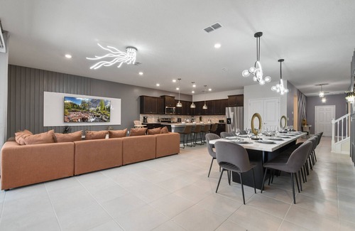 Wellington House | Minecraft Alice and Hogwarts Rooms with Star Wars Loft and Private Pool