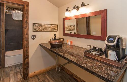 Foresthill Hotel | Miner's Camp