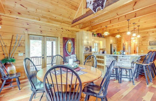 Mineral Bluff Cabin | Mineral Bluff 'Bear Ridge Cabin' w/Hot Tub!