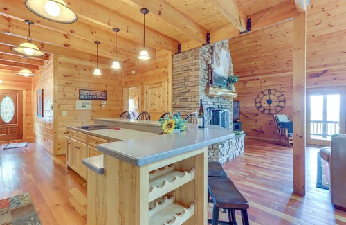 Mineral Bluff Cabin | Mineral Bluff 'Bear Ridge Cabin' w/Hot Tub!
