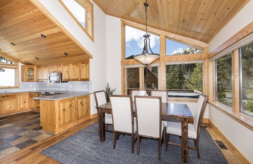 Alpine Meadows House | Mineral Springs By Tahoe Getaways w/Hot tub & Ski Shuttle in Alpine Meadows