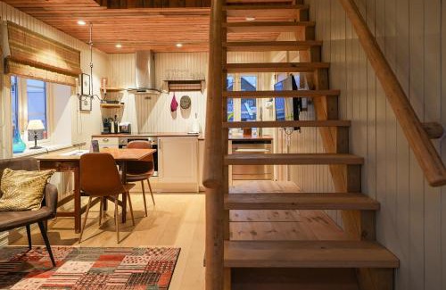 Hamnøya Apartment | Mini Apartment Sakrisøy