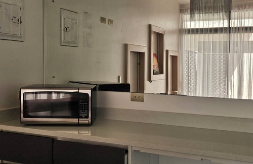 Naranjito Apartment | Mini Apartment self contained sleeps 4, Pet Friendly