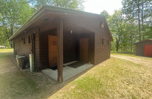 Lake Cabin | Mini Cabin Paradise -15 individual cabins with Access to Private Lake