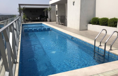 Surquillo Apartment | Mini departamento con piscina, gimnasio y balcón.