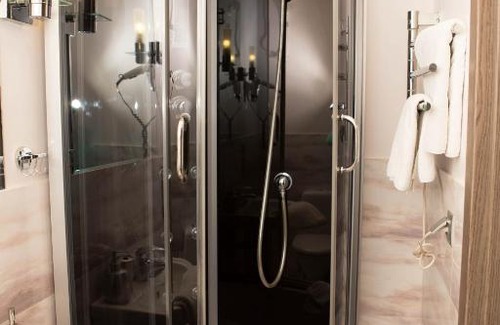 Shevchenkivs'kyi District Hotel | Mini ELEGANT