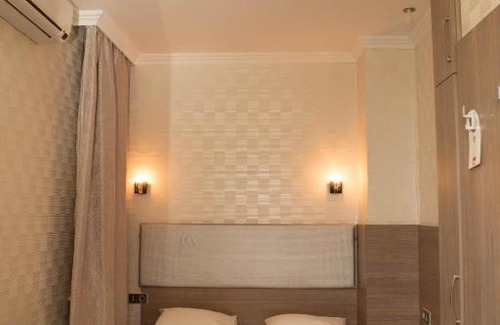 Shevchenkivs'kyi District Hotel | Mini ELEGANT