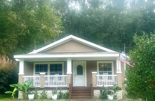 Eastabuchie Cottage | "Mini Farm" stay, Guest Cottage, 2 BD 1 Bath, Large Kitchen on 8 acres.