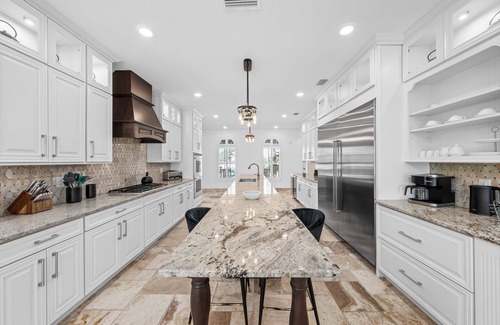 Windsor Hills House | Mini Golf, Splash Pad, Indoor Playground, Movie Theatre & Summer Kitchen