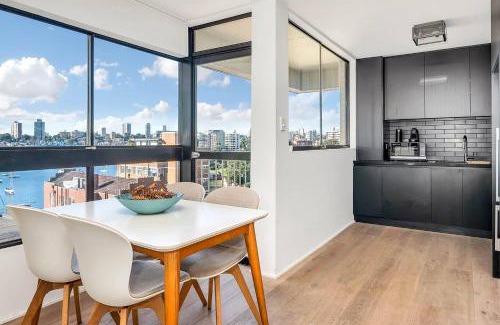 Potts Point Apartment | 'Mini Manhattan' Potts Point Harbourview Retreat