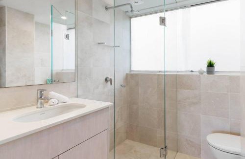 Potts Point Apartment | 'Mini Manhattan' Potts Point Harbourview Retreat