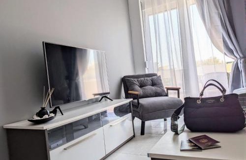Rhodes Apartment | Mini Mansion