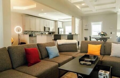 Browns Mill Park House | Mini-mansion near downtown/airport