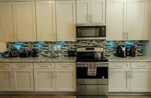 Browns Mill Park House | Mini-mansion near downtown/airport