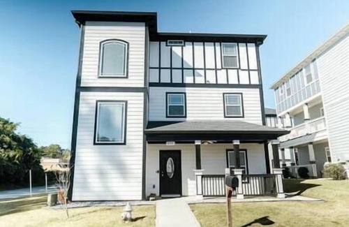 Browns Mill Park House | Mini-mansion near downtown/airport