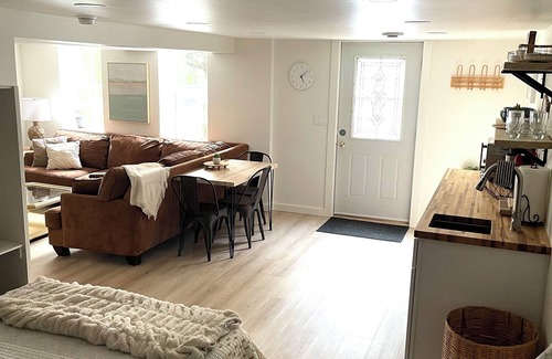 East Troy Apartment | Mini Moon Hideaway
