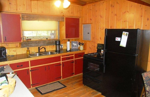 Lazy Acres Cabin | Mini-Moose Cabin-Best Value & Only Minutes to Yellowstone Park!