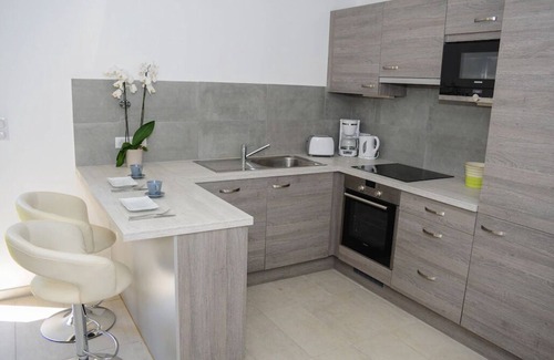 Sainte-Maxime Cottage | Mini-villa of 52 m² for 2-4 people with pool and spa, close to the beach