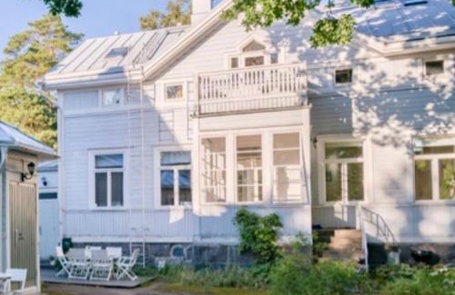 Hanko Apartment | Miniluksus loma-asunto & parveke puuvillassa HUVILAPUISTOSSA