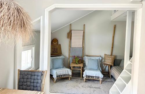 Hanko Apartment | Miniluksus loma-asunto & parveke puuvillassa HUVILAPUISTOSSA