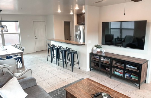 Moab South Valley House | Minimalist 2 br King Beds - Pool - Close to Parks