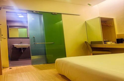 Taman Desa Jaya Hotel | Minimalist Hotel