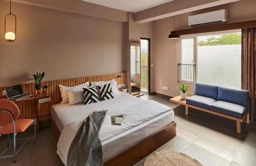 Hauz Khas Village Hotel | Minimalist Poshtel & Suites
