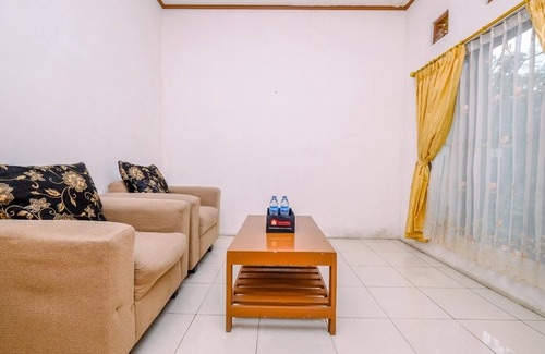 Caringin Apartment | Minimalist Studio Room At Graha Wishnu Guest House