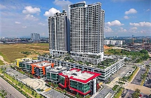 Central District Apartment | Minimalist urban living near Midvalley Southkey