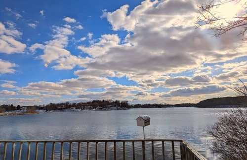 Maple Lake Cabin | Mink Lake Cabin: lakeside, peaceful, homey
