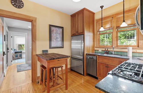 Kingfield House | MINNeSTAY* Pillsbury Hideaway