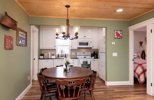 Waverly Cabin | MINNeSTAY* Water's Edge Retreat