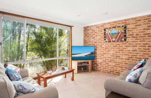 Forster House | Minnibah 20 - Great family holiday home!