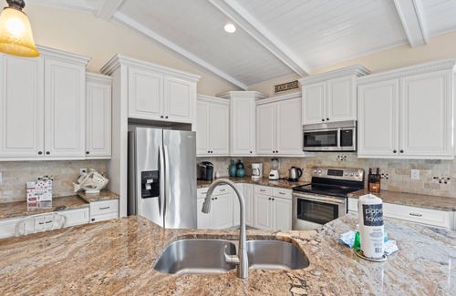 Holmes Beach House | Minnie Cottage- Beautiful 3 bedroom heated pool/spa and short walk to the beach