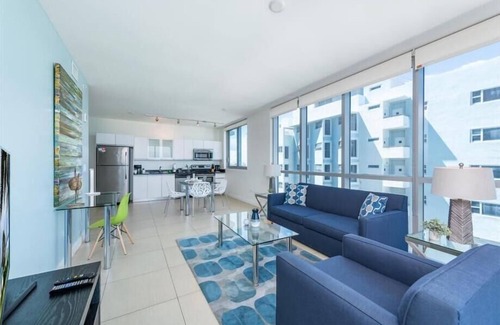 North Beach Apartment | Mins from Attractions &Shops | Direct Beach Access + Pool