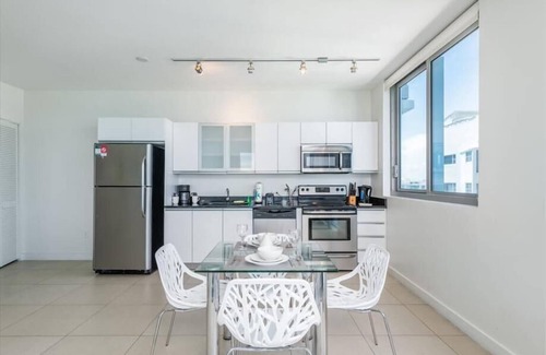 North Beach Apartment | Mins from Attractions &Shops | Direct Beach Access + Pool