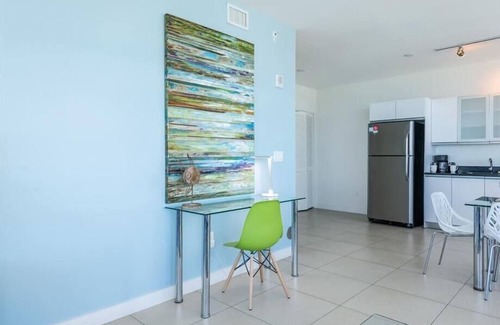 North Beach Apartment | Mins from Attractions &Shops | Direct Beach Access + Pool