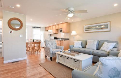Dennis Port House | Mins to Beach & Town Great Outdoor Space