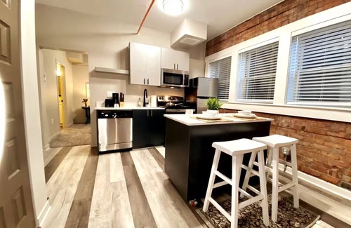 Midtown Apartment | ~Mins to DMC/Perfect for Monthly stays!