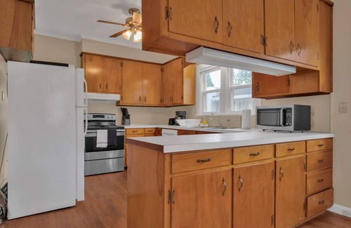 Terry Sanford House | Mins to Downtown & Ft Bragg! Crafty in Haymount