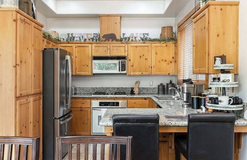 Shaver Lake Cabin | Mins to Lake, enjoy Shaver at PJ's Retreat!