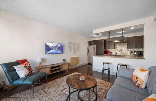 Beltline Apartment | Mins to Saddledome |Free Parking |Central DT Condo