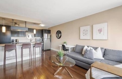 Southwest Calgary Apartment | Mins to Saddledome | Parking | Central Downtown
