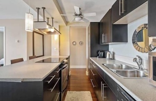 Southwest Calgary Apartment | Mins to Saddledome | Parking | Central Downtown